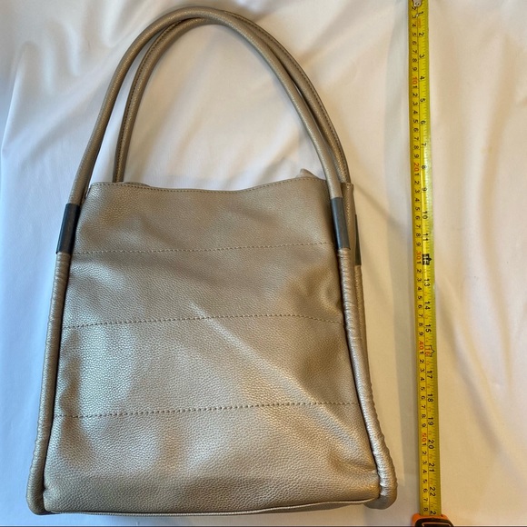 Neiman Marcus - L/G Metallic Faux Leather Shopping Tote - Picture 4 of 8
